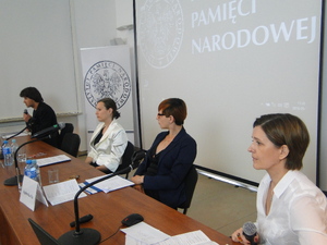 O lewej: Paweł Fiktus, Katarzyna Śliwak, Agnieszka Fic i dr Elżbieta Kowalczyk (moderator)
