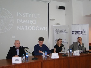 Dr Robert Kolasa, Marcin Tunak, dr Anita Młynarczyk-Toczyk i dr Konrad Rokicki (prowadzący sesję)