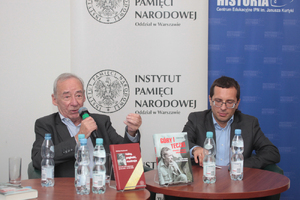 Prof. Andrzej Paczkowski i dr hab. Patryk Pleskot. Fot. Piotr Życieński (IPN)