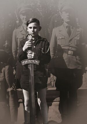 Oszukani. Młodzież z Hitler Jugend w Krakowie (źródło: NAC)