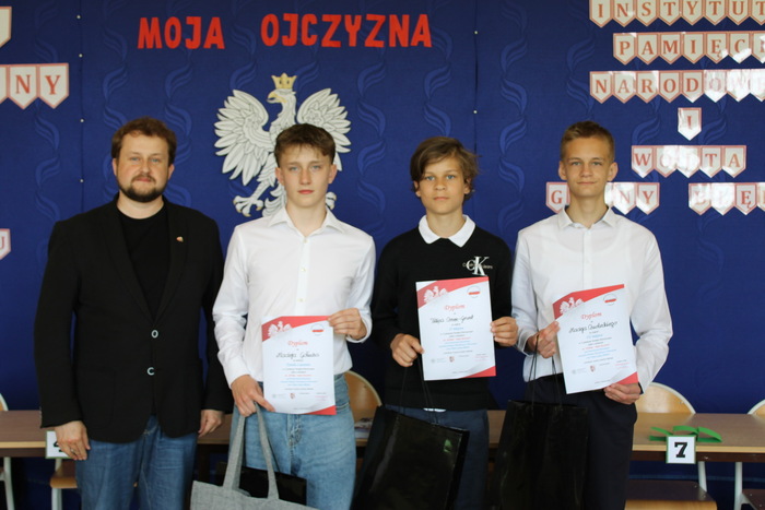 „Polska – moja Ojczyzna” – Gminny Konkurs Historyczny pod patronatem Oddziału IPN w Warszawie, 5 czerwca 2024, Gołosze. Fot. Publiczna SP w Gołoszach