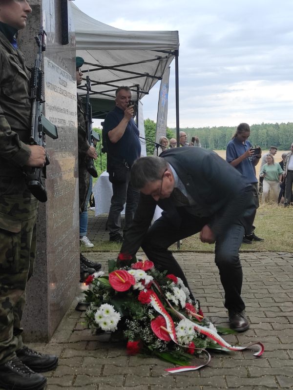 Uroczystość upamiętniająca 71. rocznicę wymordowania żołnierzy oddziału ppor. Wacława Grabowskiego „Puszczyka” – Niedziałki, 5 lipca 2024. Fot. Piotr Zaremba (IPN)