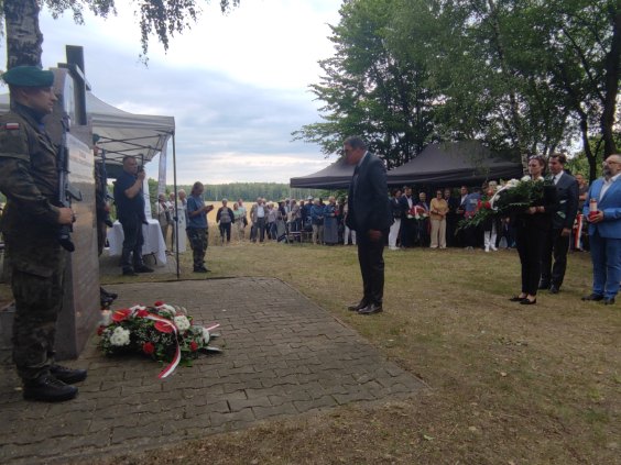 Uroczystość upamiętniająca 71. rocznicę wymordowania żołnierzy oddziału ppor. Wacława Grabowskiego „Puszczyka” – Niedziałki, 5 lipca 2024. Fot. Piotr Zaremba (IPN)