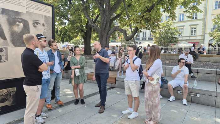 80. rocznica Powstania Warszawskiego: Oprowadzanie po wystawie „Bohaterki wśród bohaterów ” – Warszawa, 1 sierpnia 2024. Fot. Magdalena Poręba (IPN)