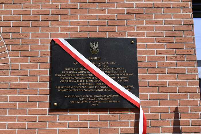 Uroczystość odsłonięcia tablicy pamiątkowej poświęconej komendantowi II Rejonu „Celków” VII Obwodu „Obroża” AK mjr. Henrykowi Okińczycowi ps. „Bil” oraz otwarcie wystawy „Na odsiecz powstańczej Warszawie” – Marki, 4 września 2024. Fot. Zbigniew Siedlewski (IPN)