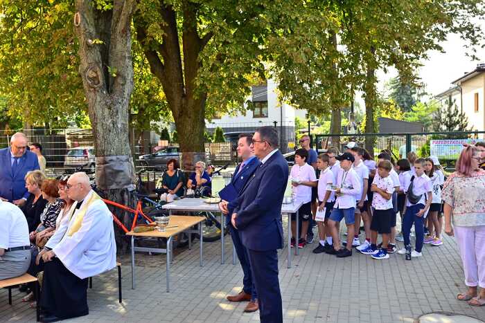 Uroczystość odsłonięcia tablicy pamiątkowej poświęconej komendantowi II Rejonu „Celków” VII Obwodu „Obroża” AK mjr. Henrykowi Okińczycowi ps. „Bil” oraz otwarcie wystawy „Na odsiecz powstańczej Warszawie” – Marki, 4 września 2024. Fot.Zbigniew Siedlewski (IPN)