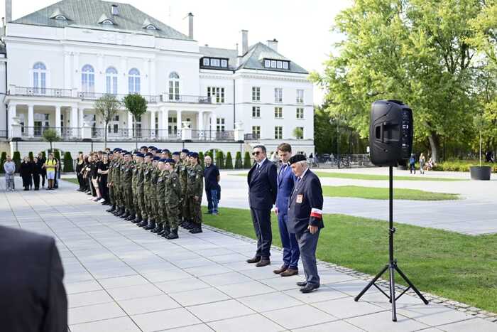 Uroczystość odsłonięcia tablicy pamiątkowej poświęconej komendantowi IV Rejonu „Fromczyn” VII Obwodu „Obroża” AK kpt. Stanisławowi Szulcowi ps. „Kania” oraz otwarcie wystawy „Na odsiecz powstańczej Warszawie” – Otwock, 11 września 2024. Fot. Zbigniew Siedlewski (IPN)