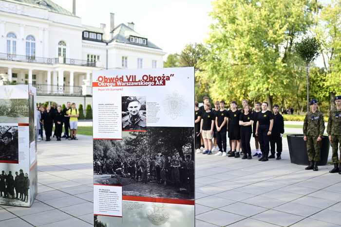 Uroczystość odsłonięcia tablicy pamiątkowej poświęconej komendantowi IV Rejonu „Fromczyn” VII Obwodu „Obroża” AK kpt. Stanisławowi Szulcowi ps. „Kania” oraz otwarcie wystawy „Na odsiecz powstańczej Warszawie” – Otwock, 11 września 2024. Fot. Zbigniew Siedlewski (IPN)