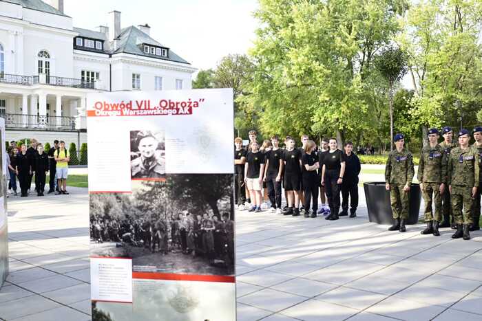 Uroczystość odsłonięcia tablicy pamiątkowej poświęconej komendantowi IV Rejonu „Fromczyn” VII Obwodu „Obroża” AK kpt. Stanisławowi Szulcowi ps. „Kania” oraz otwarcie wystawy „Na odsiecz powstańczej Warszawie” – Otwock, 11 września 2024. Fot. Zbigniew Siedlewski (IPN)