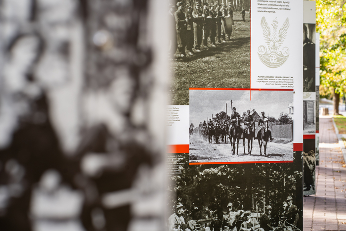 Uroczystość odsłonięcia tablicy pamiątkowej poświęconej Zrupowaniu Stołpeckiemu Armii Krajowej oraz otwarcie wystawy „Na odsiecz powstańczej Warszawie” – Nowy Dwór Mazowiecki, 29 września 2024. Fot. Andrzej Kryński (IPN)