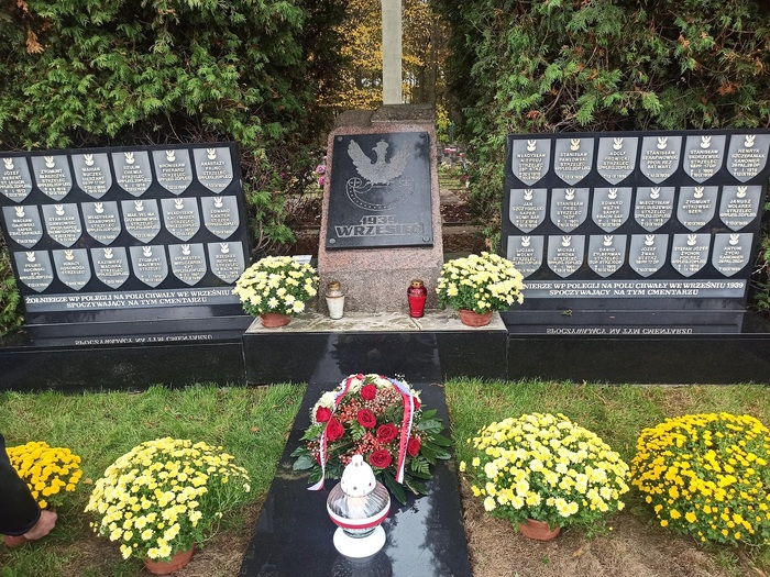 Akcja „Pamiętajmy o Bohaterach” i inauguracja kampanii społecznej straty.pl w Ożarowie Mazowieckim. Fot. Zbigniew Siedlewski (IPN)