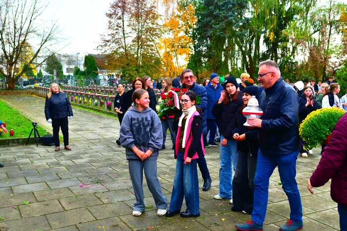 Akcja „Pamiętajmy o Bohaterach” i inauguracja kampanii społecznej straty.pl w Ożarowie Mazowieckim. Fot. Zbigniew Siedlewski (IPN)