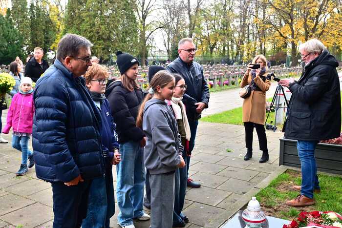 Akcja „Pamiętajmy o Bohaterach” i inauguracja kampanii społecznej straty.pl w Ożarowie Mazowieckim. Fot. Zbigniew Siedlewski (IPN)