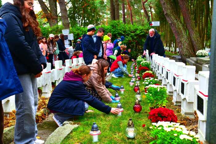 Akcja IPN w Otwocku: Uczczenie pamięci żołnierzy i start kampanii społecznej straty.pl – Otwock, 31 października 2024. Fot. Zbigniew Siedlewski (IPN)