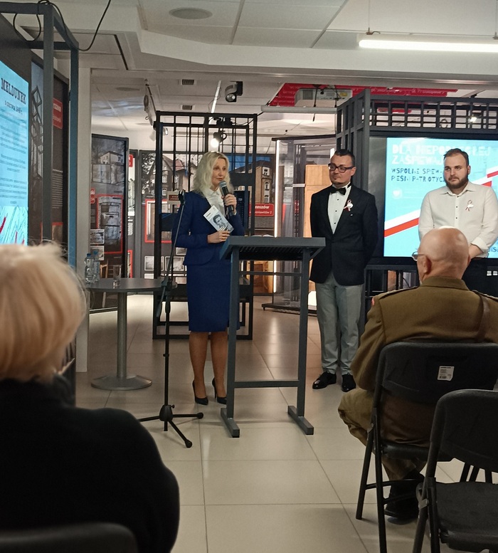 „Dla Niepodległej zaśpiewajmy" – Wspólne śpiewanie pieśni patriotycznych – Warszawa, 7 listopada 2014