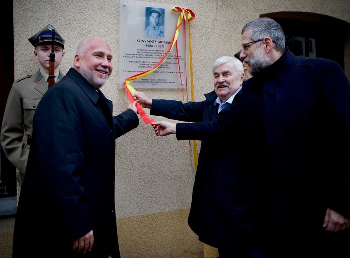 Uroczyste odsłonięcie tablicy pamiątkowej ku czci Konstantego Artmana – bohatera Wojny 1939 roku i żołnierza 2. Korpusu Polskiego – Pruszków, 15 listopada 2024. Fot. Urząd Miasta Pruszków