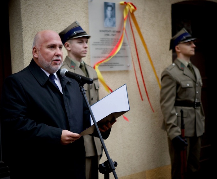 Uroczyste odsłonięcie tablicy pamiątkowej ku czci Konstantego Artmana – bohatera Wojny 1939 roku i żołnierza 2. Korpusu Polskiego – Pruszków, 15 listopada 2024. Fot. Urząd Miasta Pruszków