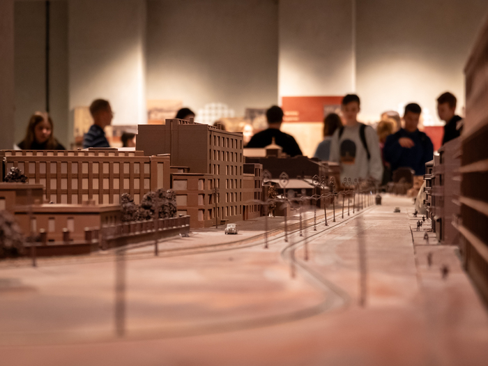 Wizyta w Muzeum Czekolady przy Fabryce Wedla w ramach projektu IPN Silni Polską, Warszawa – 16 listopada 2024. Fot. Andrzej Kryński (IPN)