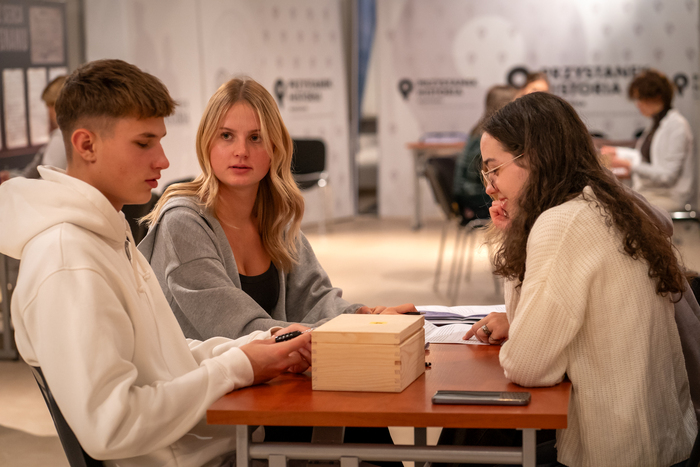 Kolejne warsztaty w ramach projektu edukacyjnego IPN „Silni Polską!” – inspirujące spotkanie z historią w Warszawie i Komornicy. Fot. Andrzej Kryński (IPN)