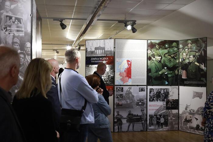 W Zamościu otwarto wystawę IPN „Zimna wojna. Krótka historia podzielonego świata”. Fot. Muzeum Aresenał