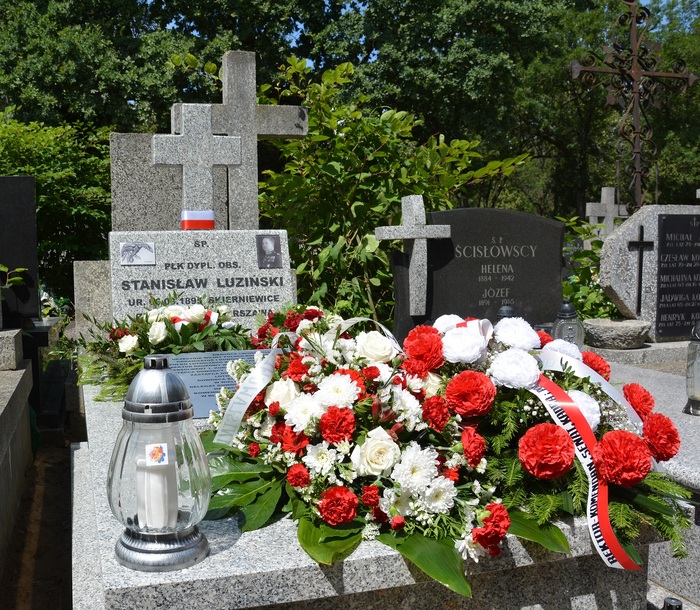 Uroczystość złożenia kwiatów na nowo postawionym nagrobku pułkownika Stanisława Luzińskiego – Warszawa, 25 czerwca 2025