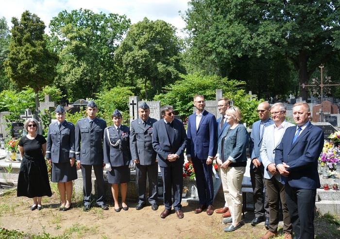 Uroczystość złożenia kwiatów na nowo postawionym nagrobku pułkownika Stanisława Luzińskiego – Warszawa, 25 czerwca 2025