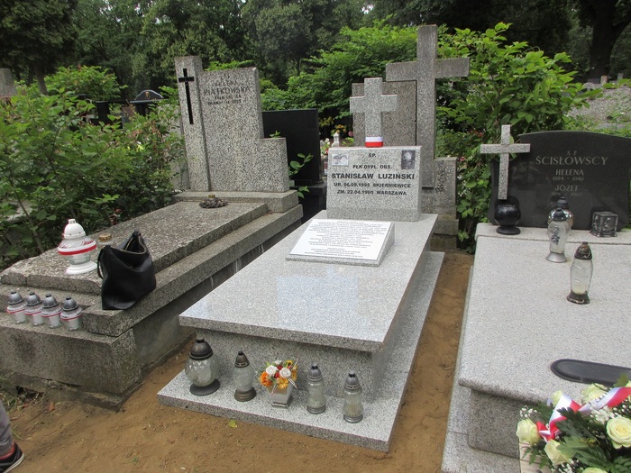 Uroczystość złożenia kwiatów na nowo postawionym nagrobku pułkownika Stanisława Luzińskiego – Warszawa, 25 czerwca 2025