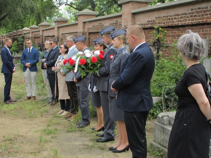 Uroczystość złożenia kwiatów na nowo postawionym nagrobku pułkownika Stanisława Luzińskiego – Warszawa, 25 czerwca 2025