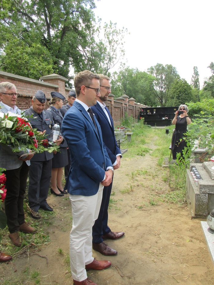 Uroczystość złożenia kwiatów na nowo postawionym nagrobku pułkownika Stanisława Luzińskiego – Warszawa, 25 czerwca 2025