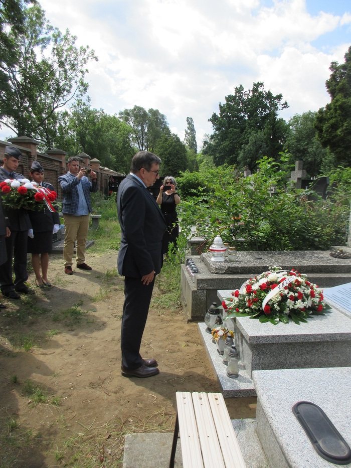 Uroczystość złożenia kwiatów na nowo postawionym nagrobku pułkownika Stanisława Luzińskiego – Warszawa, 25 czerwca 2025