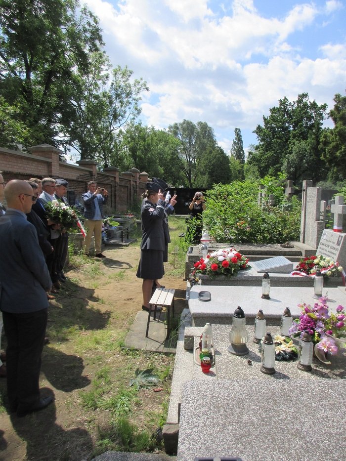 Uroczystość złożenia kwiatów na nowo postawionym nagrobku pułkownika Stanisława Luzińskiego – Warszawa, 25 czerwca 2025