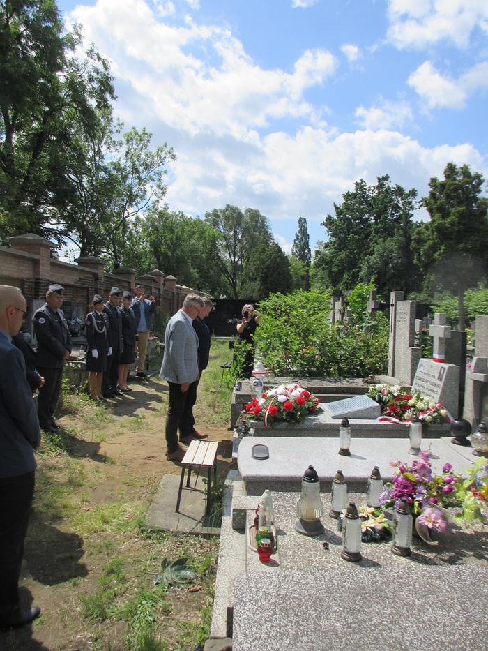 Uroczystość złożenia kwiatów na nowo postawionym nagrobku pułkownika Stanisława Luzińskiego – Warszawa, 25 czerwca 2025