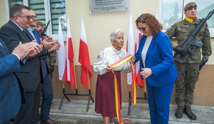 Odsłonięcie tablicy upamiętniającej personel medyczny szpitala działającego w Rembertowie w czasie II wojny światowej – Warszawa, 30 lipca 2025. Fot. Dzielnica Rembertów m.st. Warszawy