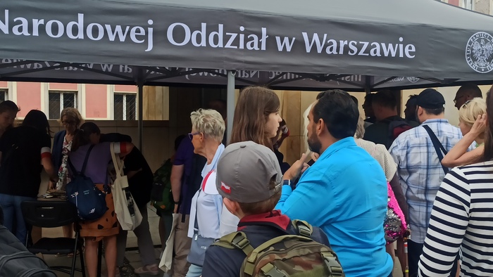 „Na odsiecz powstańczej Warszawie” – ekspozycja IPN i stoisko edukacyjne na Skwerze Hoovera – Warszawa, 1 sierpnia 2025
