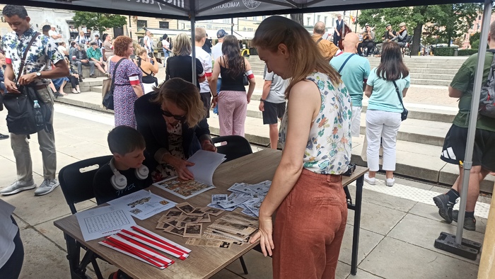 „Na odsiecz powstańczej Warszawie” – ekspozycja IPN i stoisko edukacyjne na Skwerze Hoovera – Warszawa, 1 sierpnia 2025