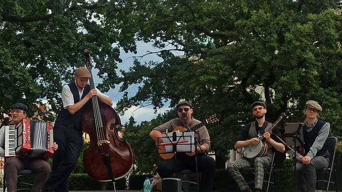 „Na odsiecz powstańczej Warszawie” – ekspozycja IPN i stoisko edukacyjne na Skwerze Hoovera – Warszawa, 1 sierpnia 2025