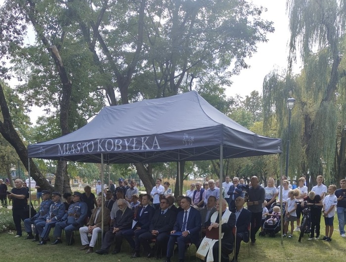 Odsłonięcie odnowionych pomników w Kobyłce – 6 września 2025. Fot. Miasto Kobyłka