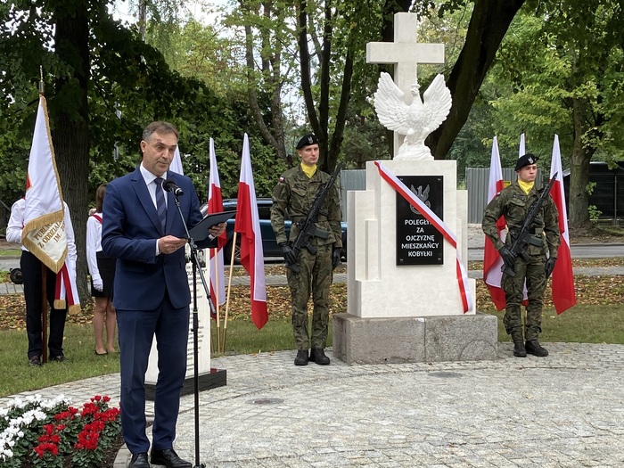 Odsłonięcie odnowionych pomników w Kobyłce – 6 września 2025. Fot. Miasto Kobyłka