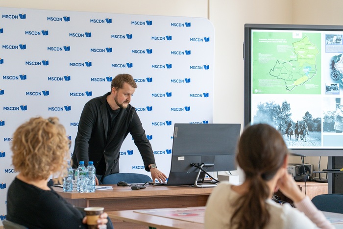 Szkolenie metodyczne dla nauczycieli szkół podstawowych „Z wystawą, grą i komiksem przez historię – narzędzia edukacyjne IPN w pracy nauczyciela” – Ciechanów, 8 października 2025. Fot. Anna Obrębska (IPN)