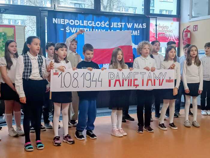 Koncert „Niepodległość jest w nas – świętujmy ją razem” w Szkole Podstawowej nr 371 z udziałem Oddziału IPN w Warszawie