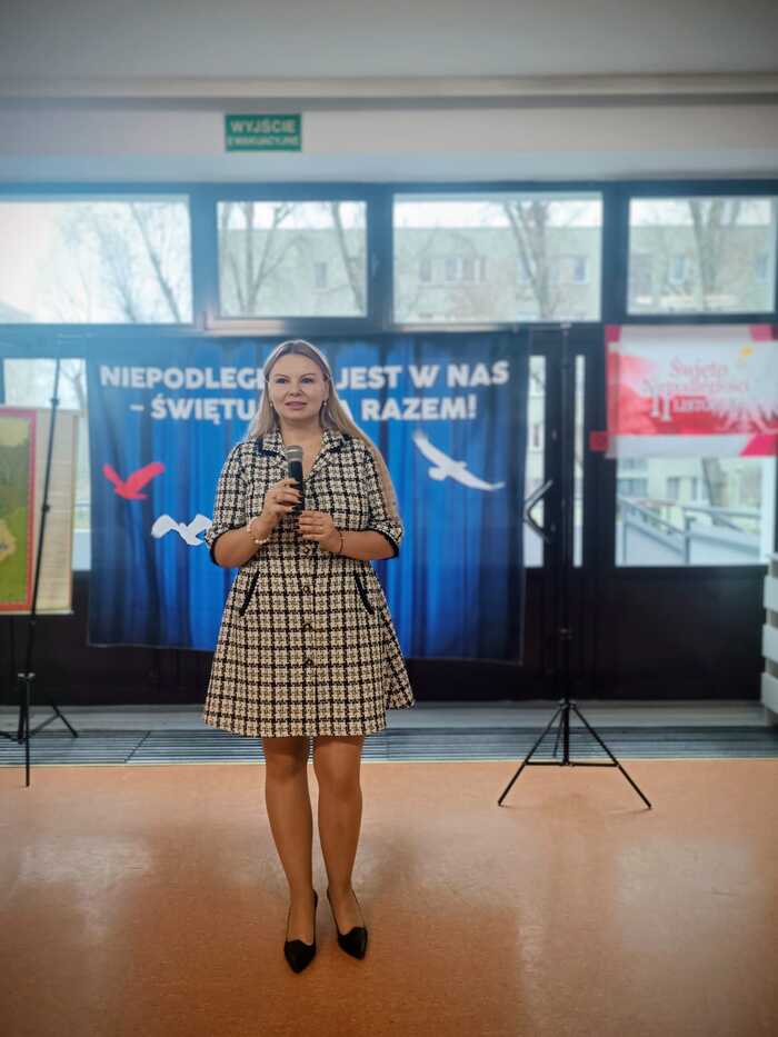 Koncert „Niepodległość jest w nas – świętujmy ją razem” w Szkole Podstawowej nr 371 z udziałem Oddziału IPN w Warszawie
