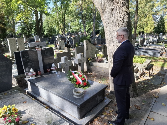 Pamiętamy o Westerplatte. Złożenie kwiatów na grobie Stefana Grodeckiego.