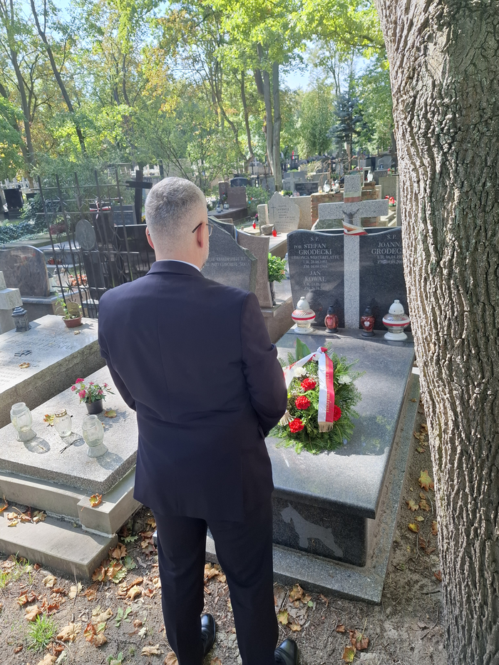 Pamiętamy o Westerplatte. Złożenie kwiatów na grobie Stefana Grodeckiego.