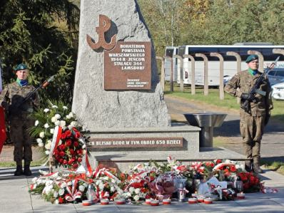 82 lata temu Powstańcy Warszawscy trafili do Lamsdorf. Uroczystości w Łambinowicach. Fot. Piotr Zaremba (IPN)
