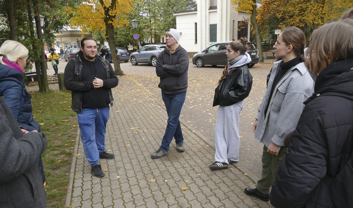 Na grobach Powstańców Warszawskich zapłonęły znicze – Warszawa, 28 października 2026. Fot. Piotr Jaźwiński (IPN)