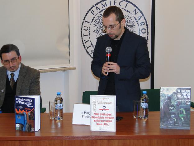 Dr Patryk Pleskot prezentuje publikację „Cudzoziemcy w Warszawie