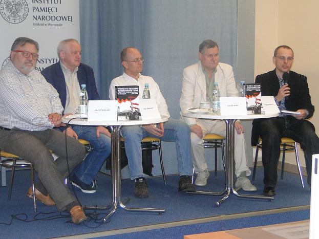 Dyskusja panelowa z udziałem świadków historii i historyków. Od lewej: Jacek Pawłowicz, Jerzy Brukwicki, Jacek Górski, Wojciech Bogaczyk i dr Bartłomiej Noszczak, moderator