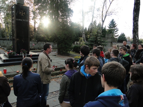 Dr Dariusz Gałaszewski opowiada historię pomnika Gloria Victis