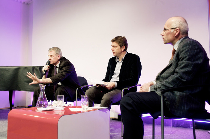 Rozmowę poprowadził prof. Philipp Ther (w środku)