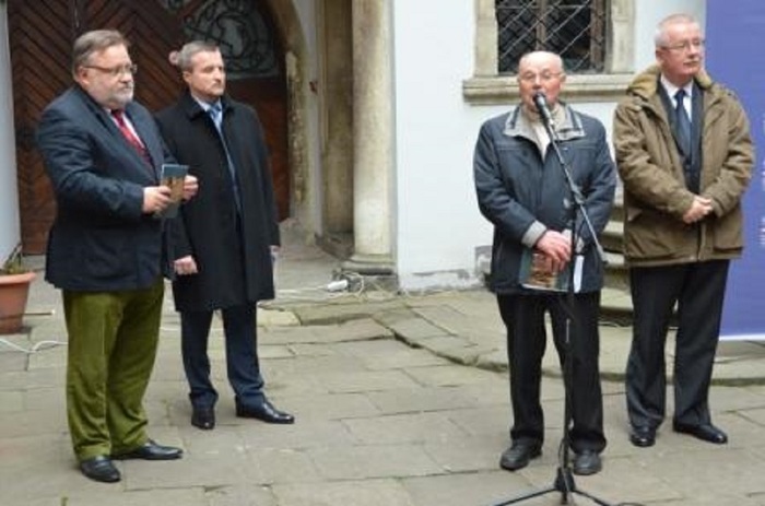 Od lewej: Jacek Pawłowicz, Jarosław Muzyczko – przewodniczący Komisji Kultury Rady Miasta Lwowa, Bogdan Czajkowski – dyrektor Lwowskiego Muzeum Historycznego, Jarosław Drozd – Konsul Generalny RP we Lwowie